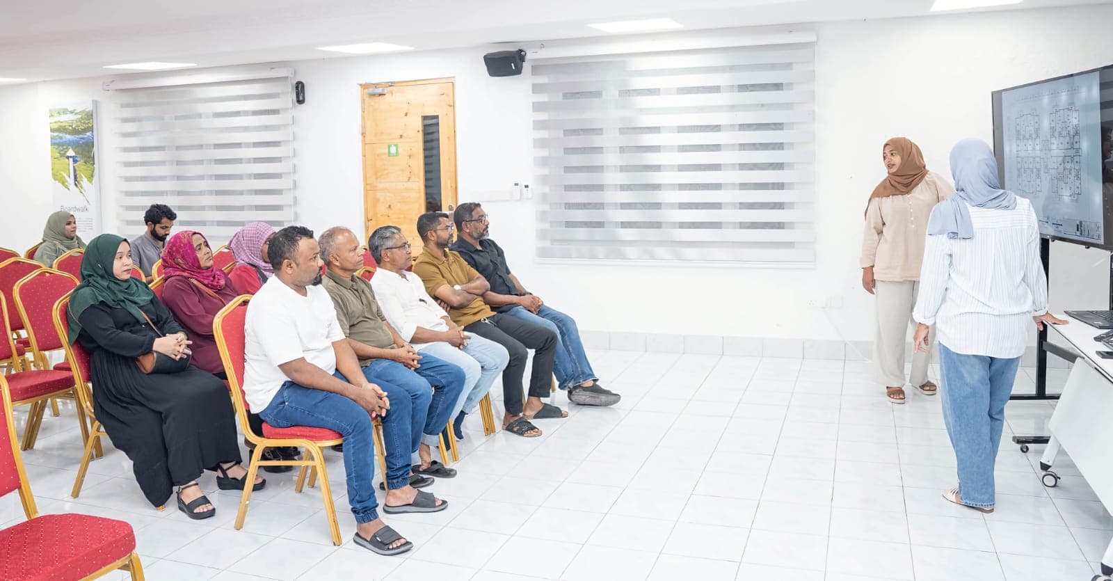 ފުވައްމުލައް ސިޓީގައި ގާއިމުކުރާ ހައުސިން ޔުނިޓްތަކާ ގުޅޭގޮތުން ރައްޔިތުންގެ ޚިޔާލު ހޯދުމުގެ ބައްދަލުވުމެއް ބާއްވައިފި