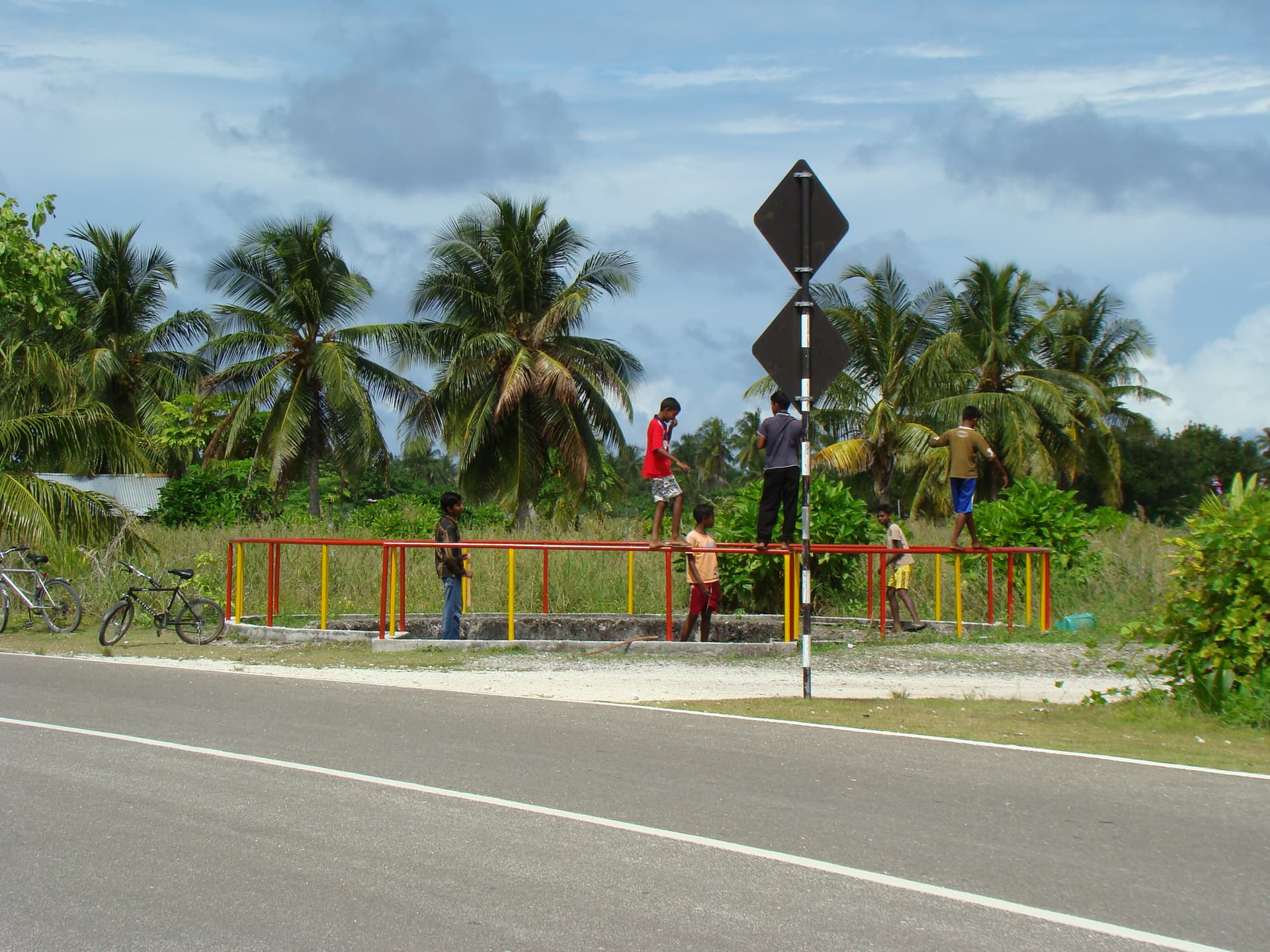 އެއާޕޯޓުގެ ރަންވޭއަށް ހިލަ އެޅުމުގެ މަސައްކަތް ފަށައިފި